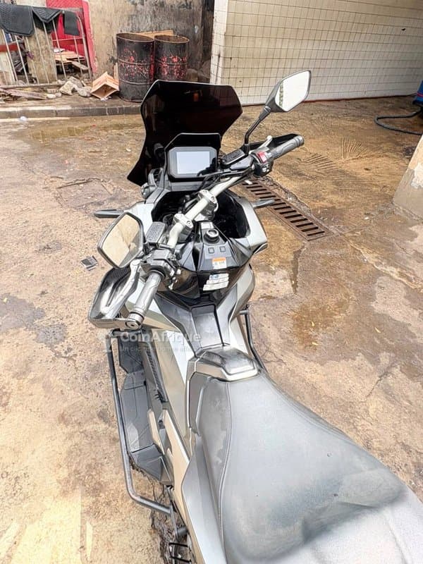 Xadv 2023 bien entretenu - 25000km