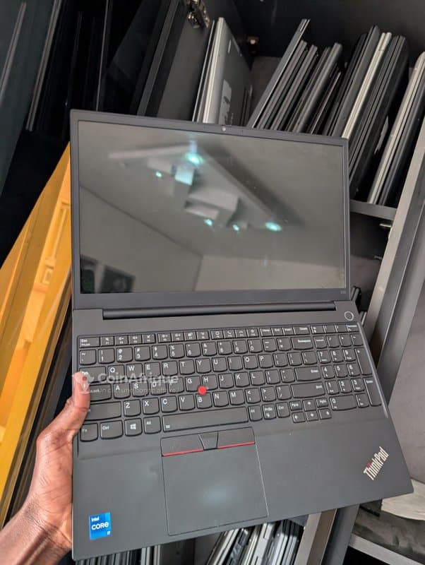 Lenovo ThinkPad E15 - Intel i7 11e gén, 16GB RAM, 256GB SSD